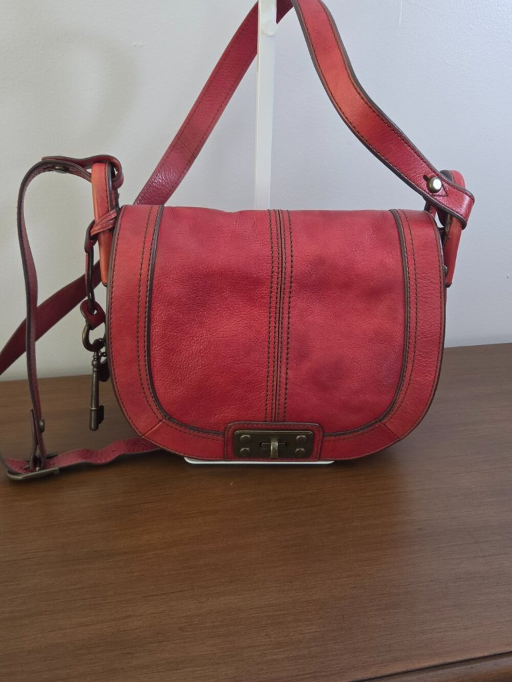 FOSSIL 1954 KEY LONG LIVE VINTAGE RED LEATHER REISSUE CROSSBODY SADDLE BAG